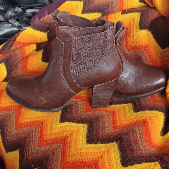 UGG Shoes - UGG Brown Nubuck Leather Cobie Booties Heeled boots size 8, Excellent Condition